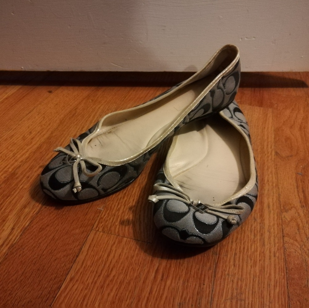 BROKEN Coach flats size 9.5